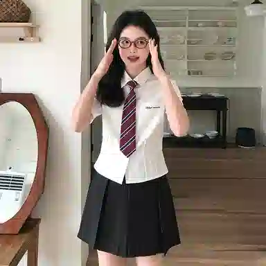东鲸岁时记 学院风收腰显瘦短袖衬衫刺绣妍恩女子制服 女款 礼盒装 白色