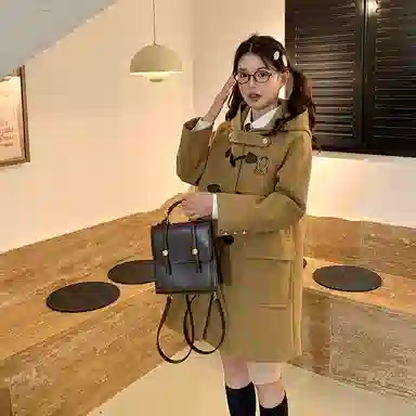 东鲸岁时记 学院风牛角扣连帽休闲长袖大衣 女款 驼色