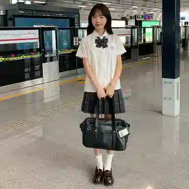 东鲸岁时记 学院风毕业季日系简约显瘦刺绣短袖衬衫碳素笔格裙短款半身裙制服 女款