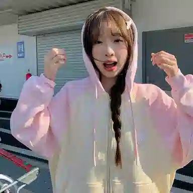 东鲸岁时记 学院风开学季初恋感小清新可爱简约国潮猫咪卡通撞色宽松插肩拉链连帽卫衣 女款 礼盒装 粉色