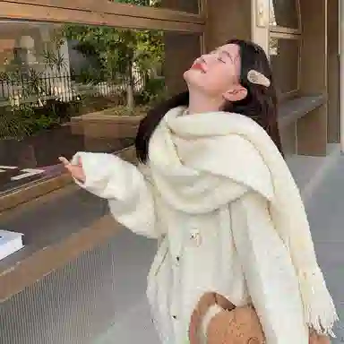 东鲸岁时记 学院风宽松韩系穿搭纯色开衫单排扣指头围巾长袖毛衣 男女同款 米白色