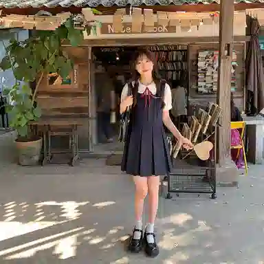 东鲸岁时记 时尚设计感穿搭百搭短袖连衣裙 女款 礼盒装 藏青色