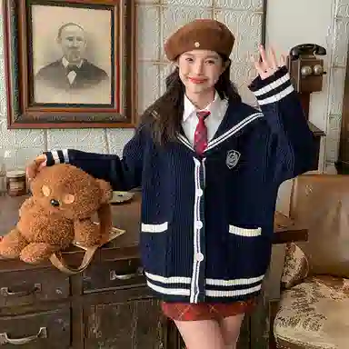 东鲸岁时记 学院风高级感拼色海军领宽松上衣包臀宽松经典格纹半裙搭配一整套裙装套装 秋冬季 女款 礼盒装 藏青色+红色