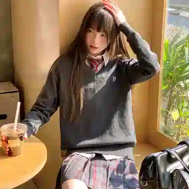 东鲸岁时记 慵懒风宽松高级感学院风舒适套头针织衫长袖衬衫经典格子百褶短裙制服 女款