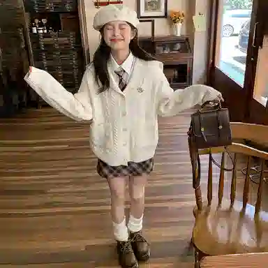 东鲸岁时记 学院风海军领复古绞花上衣毛衣外套学姐感松弛感宽松文艺风经典格纹半裙穿搭一整套裙装套装 秋冬季 女款 礼盒装 米白色