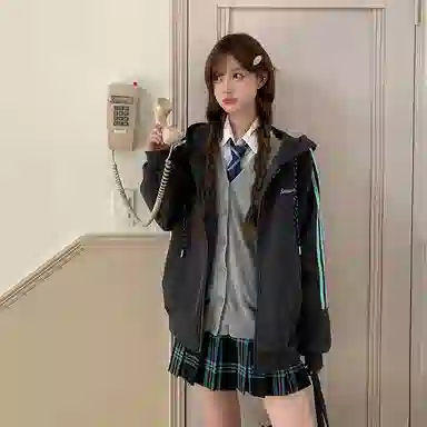 东鲸岁时记 学院风宽松显瘦复古休闲百搭外套上衣韩系早秋氛围感慵懒复古温柔甜美开学季独特漂亮高级感通勤洋气简约连帽卫衣 女款 礼盒装