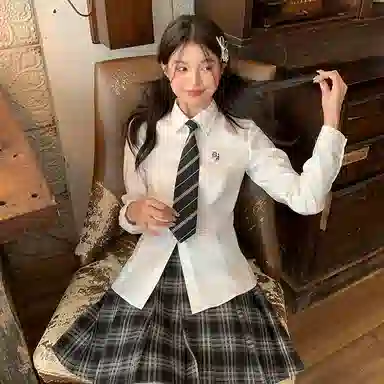 东鲸岁时记 港风学院风学姐感修身伯克利半裙松弛感温柔风格纹休闲短裙 春秋季 女款 礼盒装 黑灰色格裙