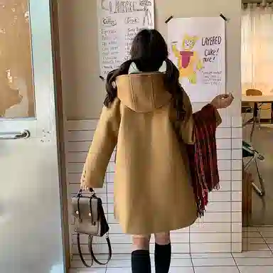 东鲸岁时记 学院风牛角扣连帽休闲长袖大衣 女款 驼色