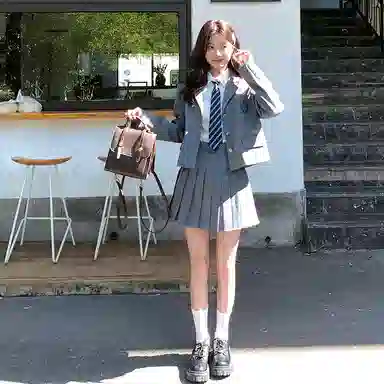 东鲸岁时记 学院风学姐感气质绣标上衣纯色高腰温柔风百褶半裙搭配一整套西装套装 春秋季 女款 礼盒装 灰色