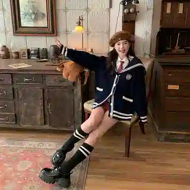 东鲸岁时记 学院风高级感拼色海军领宽松上衣包臀宽松经典格纹半裙搭配一整套裙装套装 秋冬季 女款 礼盒装 藏青色+红色