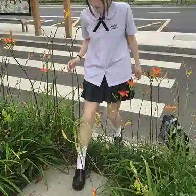 东鲸岁时记 泰式校服毕业季夏日多巴胺一整套松弛感穿搭学院风套装纯色字母刺绣设计短袖衬衫舒适透气百褶半身裙制服 女款 礼盒装