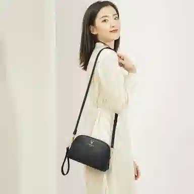 老人头 通勤休闲简约轻便散步装放手机的单肩包 牛皮 斜挎贝壳包 小号 女款 黑色