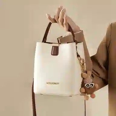 老人头 实用轻便通勤简约百搭水桶包 牛皮配合成革 斜挎包单肩包手提包 女 白色