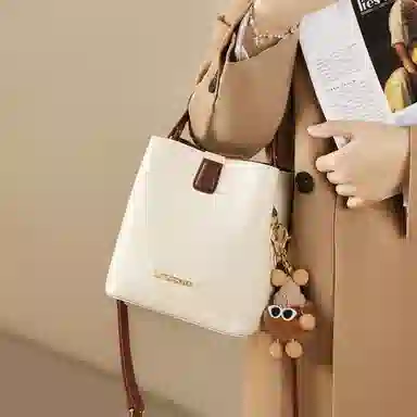 老人头 实用轻便通勤简约百搭水桶包 牛皮配合成革 斜挎包单肩包手提包 女 白色