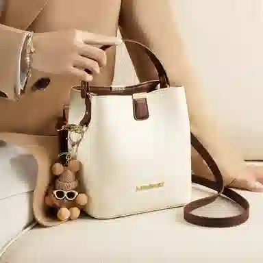 老人头 实用轻便通勤简约百搭水桶包 牛皮配合成革 斜挎包单肩包手提包 女 白色