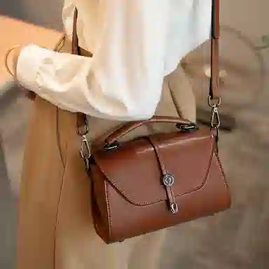 老人头 复古油蜡皮耐用耐脏耐旧通勤 牛皮配合成革 单肩包 女 棕色