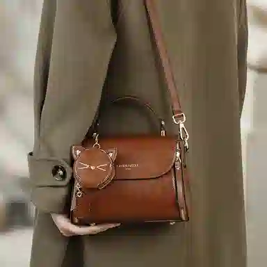 老人头 时尚气质复古休闲百搭 牛剖层革拼合成革 斜挎包 常规 女款 浅棕色