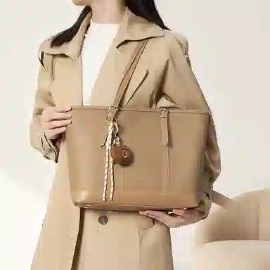 老人头 秋冬大容量轻便通勤托特包腋下包 合成革 单肩包 常规 女款 卡其色