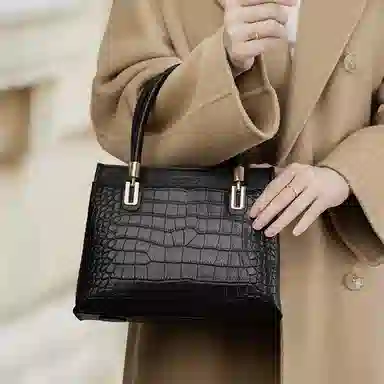 老人头 大气时尚百搭通勤 牛皮革拼超纤 斜挎包单肩包 女款 黑色