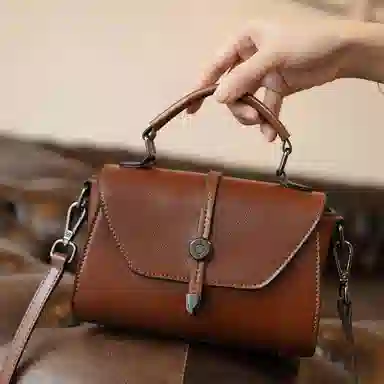 老人头 复古油蜡皮耐用耐脏耐旧通勤 牛皮配合成革 单肩包 女 棕色