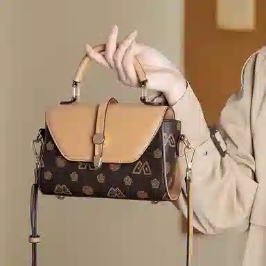 老人头 轻便复古休闲 合成革 斜挎包 小号 女款 咖色