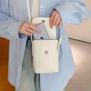 妙迪 竖款磁扣开合 牛皮 单肩包斜挎包手机包 中号 女款 棕色