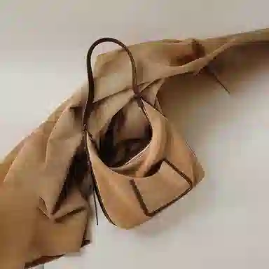 妙迪 早秋人气款冬季琥珀流光复古托特包 牛剖层革 单肩包 常规 女款 焦糖棕