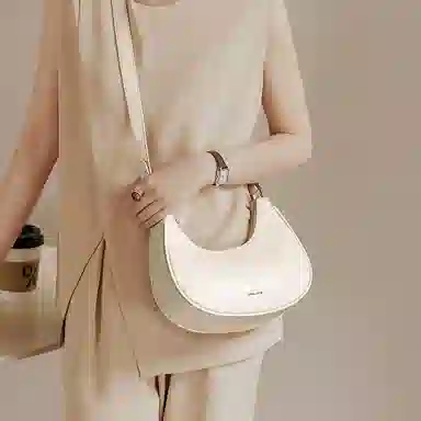 妙迪 高级感小众时尚简约百搭精致少女新月包月牙腋下包 小鹿压印牛皮 手提单肩斜挎包 常规 女款 奶昔白