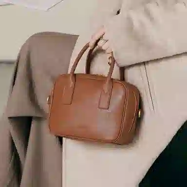 妙迪 秋冬复古时尚保龄球包波士顿枕头包 植鞣头层牛皮 单肩斜挎手提包 中号 女款 琥珀棕