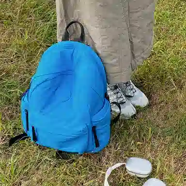 妙迪 时尚潮流纯色大容量 织物 双肩包 常规 男女同款情侣款 椰青灰