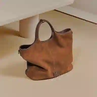 妙迪 秋冬季纯色设计时尚麂皮双面托特包购物袋电脑包 牛皮 手提包 女款 焦糖棕