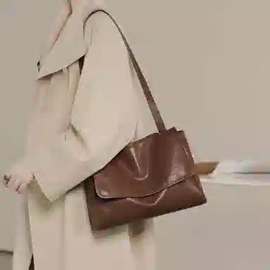 妙迪 秋冬休闲百搭气质通勤高级感大容量翻盖邮差包托特包电脑包 植鞣头层牛皮 单肩斜挎包 常规 女款 复古棕