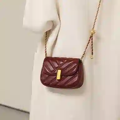 妙迪 经典小香风菱格绣线金珠链条包小众时尚简约百搭早秋 真皮羊皮软皮  腋下包单肩斜挎小包包 小号 女款 安可拉红