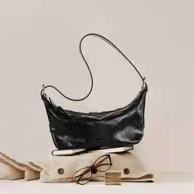 妙迪 复古时髦机车柔软菱格腋下托特包 牛皮革 单肩斜挎包 女款 子夜黑