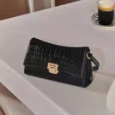 妙迪 高级质感百搭通勤时尚鳄鱼纹高质感优雅气质腋下法棍包派对聚会 牛皮 单肩斜挎包 女款 子夜黑