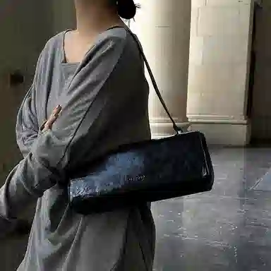 妙迪 早秋人气款秋冬复古时尚潮流简约百搭真皮腋下法棍包 牛皮革 单肩包 常规 女款 墨染黑