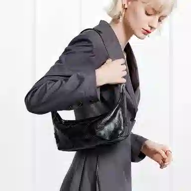 妙迪 复古时髦机车柔软菱格腋下托特包 牛皮革 单肩斜挎包 女款 子夜黑