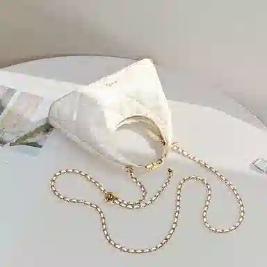 妙迪 小香风菱格链条包高级感时尚精致少女约会派对简约百搭饺子月牙包饭盒包 牛皮 单肩斜挎手提包 小号 女款 奶昔白