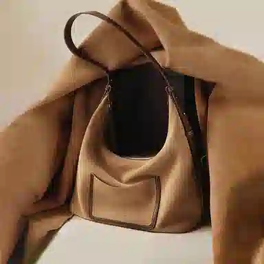 妙迪 早秋人气款冬季琥珀流光复古托特包 牛剖层革 单肩包 常规 女款 焦糖棕