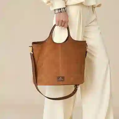 妙迪 秋冬季纯色设计时尚麂皮双面托特包购物袋电脑包 牛皮 手提包 女款 焦糖棕