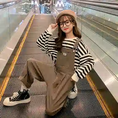 迷乐童堡 童装 条纹圆领长袖上衣直筒背带裤休闲运动套装 女童