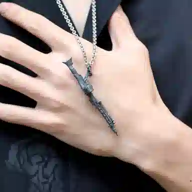 925