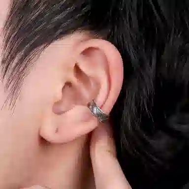 925