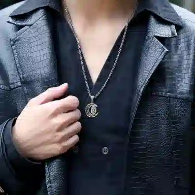 925