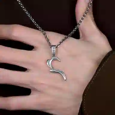 925