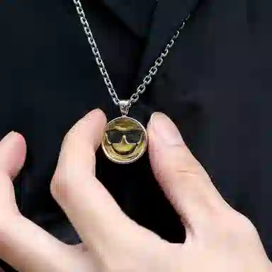 925