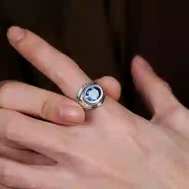 925