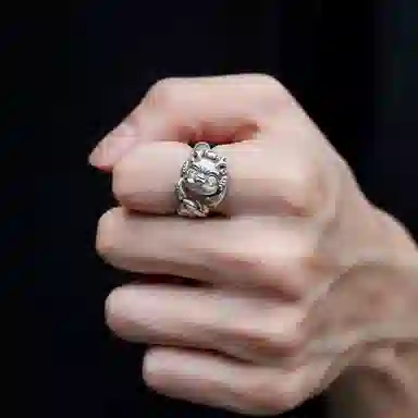 925