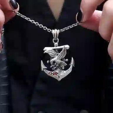925