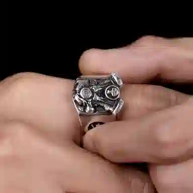 925